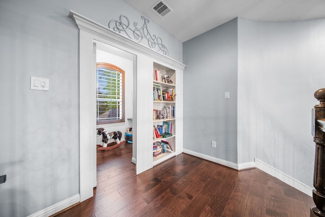 207 Fox Squirrel Ct, Pinehurst, TX 77362 - corridor with dark wood finished floors and built in shelves