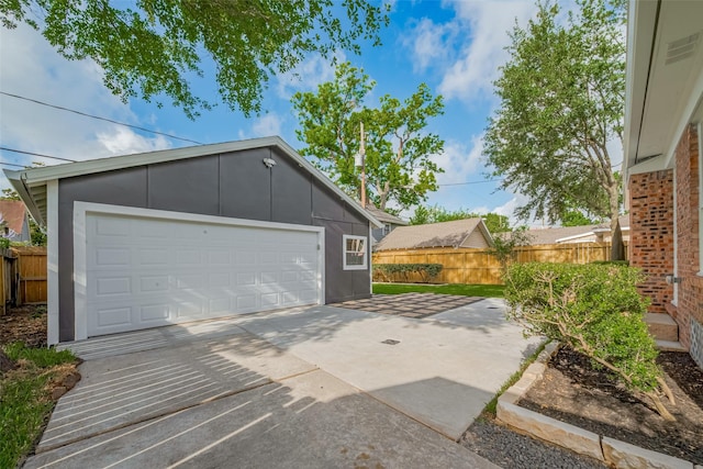 1026 W Cottage St, Houston, TX 77009 - view of detached garage