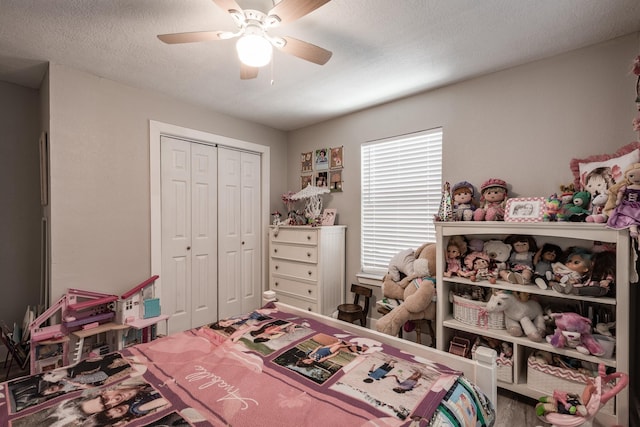 26752 Diamond Sq, Splendora, TX 77372 - bedroom featuring a closet, a ceiling fan, and a textured ceiling