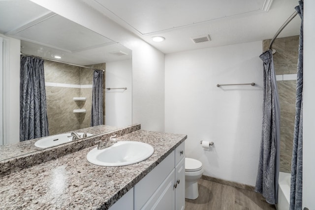 12239 Glenview Dr, Montgomery, TX 77356 - full bath featuring vanity, wood finished floors, and shower / tub combo with curtain