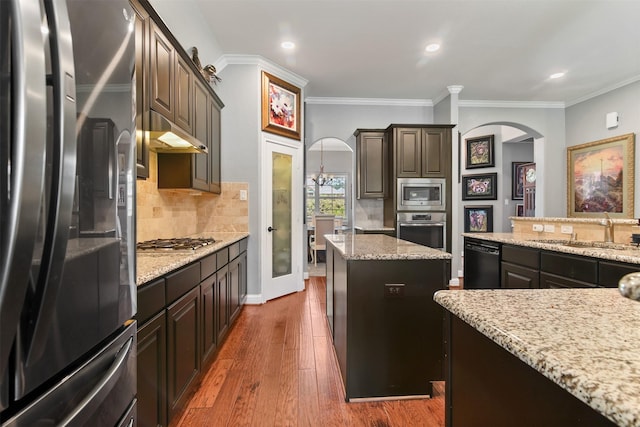 18 Brookefield Cir, Magnolia, TX 77355
