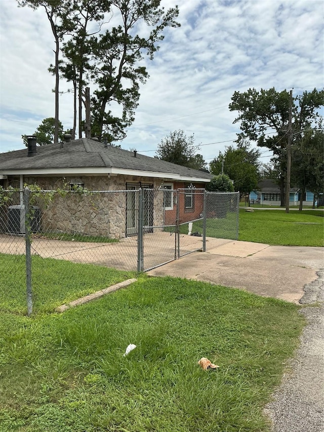 416 Fenn St, Houston, TX 77018 - view of side of home featuring a gate and stone siding