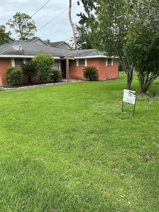 416 Fenn St, Houston, TX 77018 - ranch-style home featuring a front lawn and brick siding