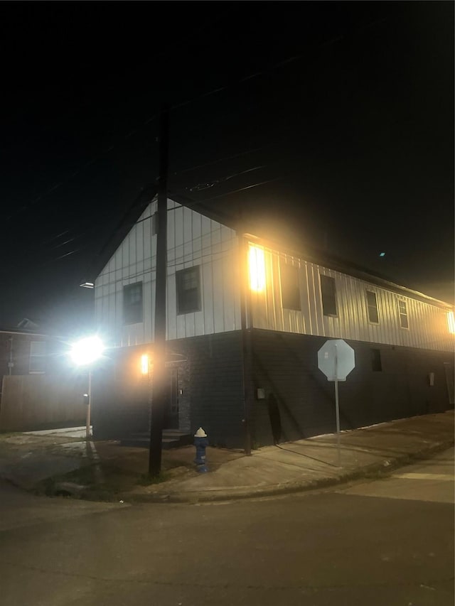 3140 Webster St, Houston, TX 77004 - view of property at twilight
