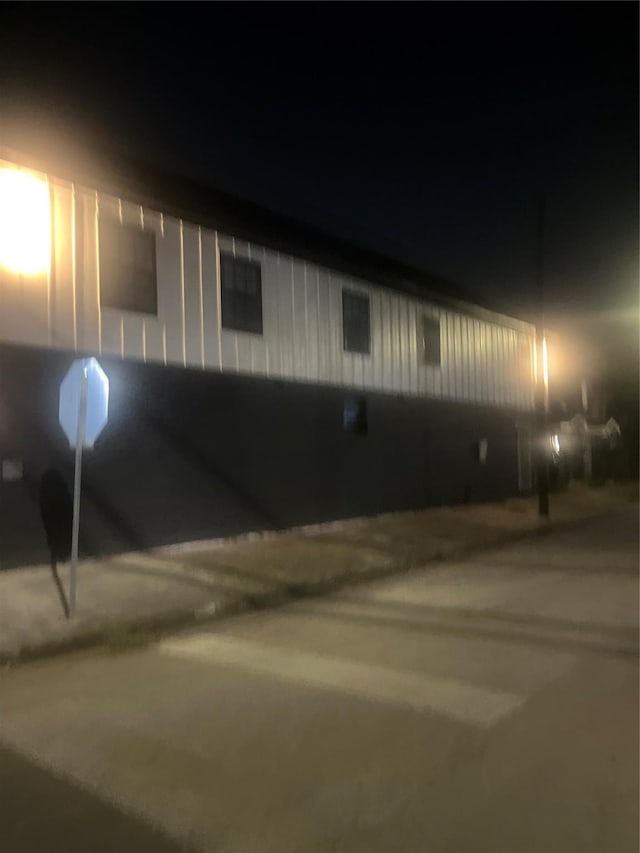 3140 Webster St, Houston, TX 77004 - view of property at twilight