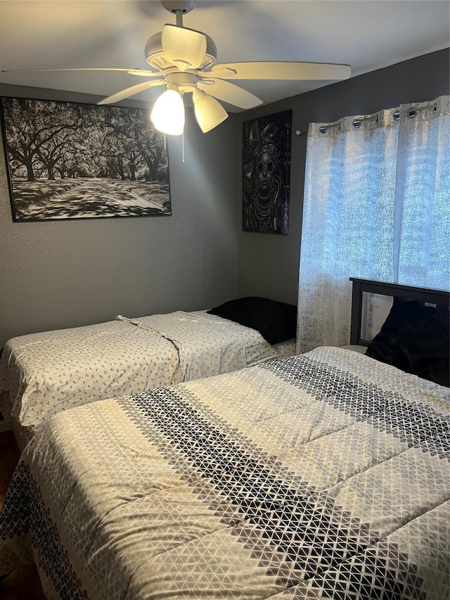 3140 Webster St, Houston, TX 77004 - bedroom featuring ceiling fan