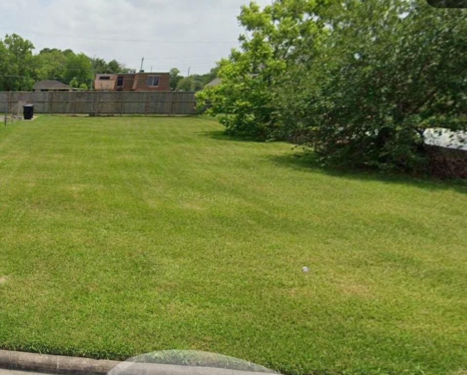 4810 Lingonberry St, Houston, TX 77033
