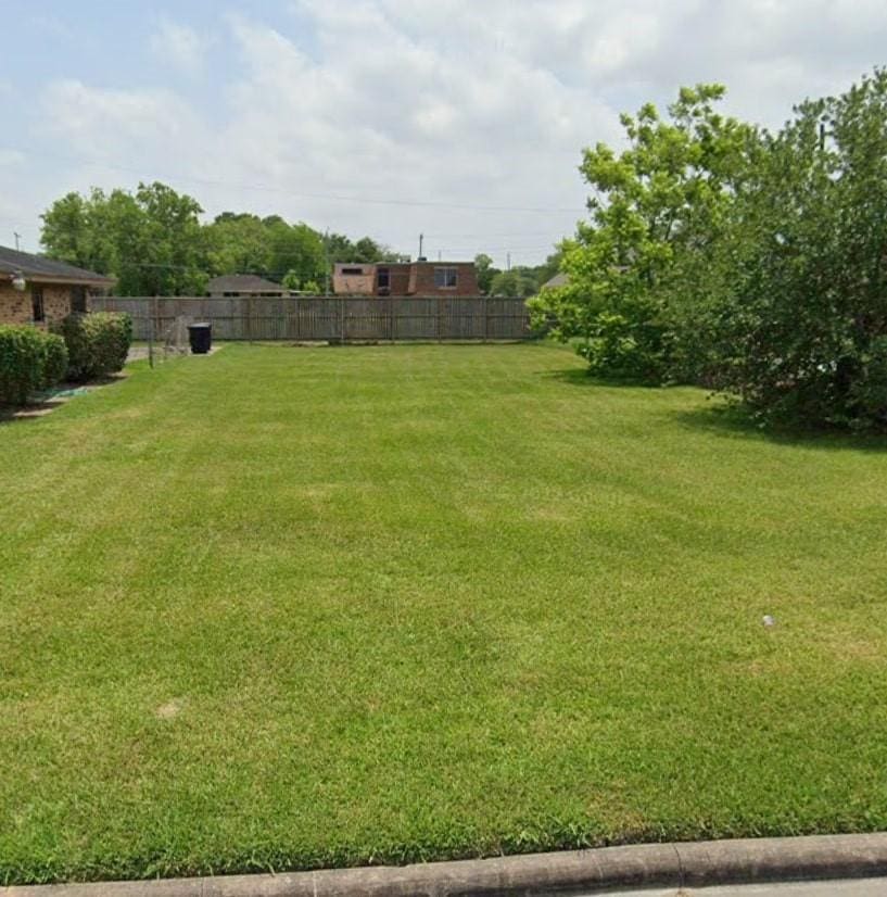 4810 Lingonberry St, Houston, TX 77033