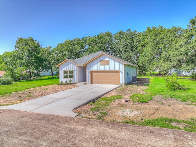 175 Echo Ln, Livingston, TX 77351 - view of front of home with board and batten siding, a garage, driveway, and a front yard