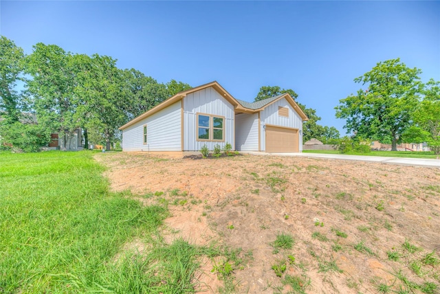 175 Echo Ln, Livingston, TX 77351 - view of front of house with an attached garage, driveway, and board and batten siding