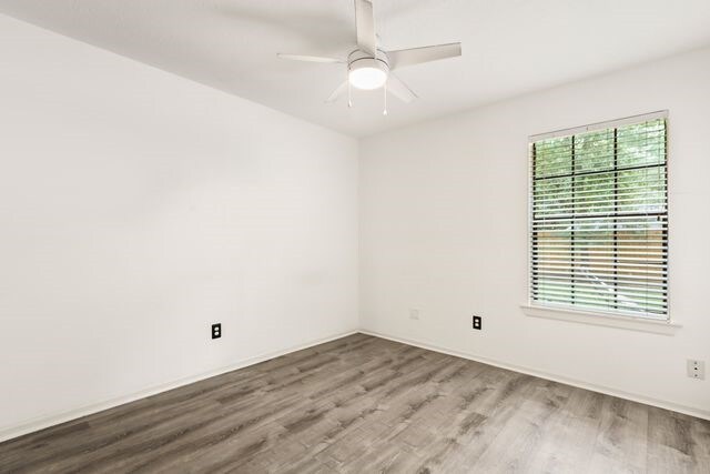 4 N White Pebble Ct, The Woodlands, TX 77380 - photo 30