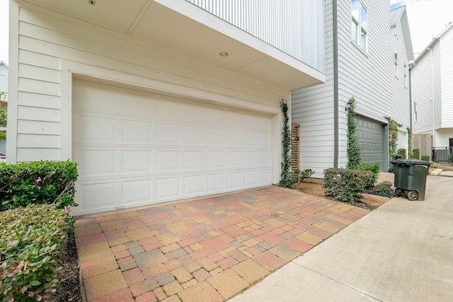 8682 Green Kolbe Ln, Houston, TX 77080 - garage featuring driveway