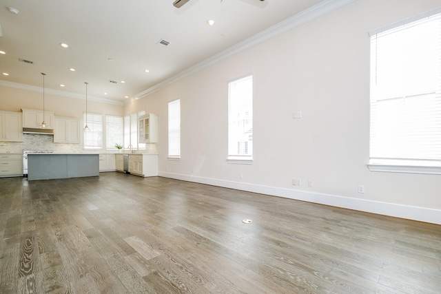 8682 Green Kolbe Ln, Houston, TX 77080 - unfurnished living room featuring crown molding, a ceiling fan, wood finished floors, and recessed lighting