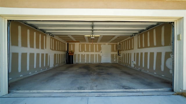 10126 Relic Oaks, San Antonio, TX 78240 - garage with a garage door opener