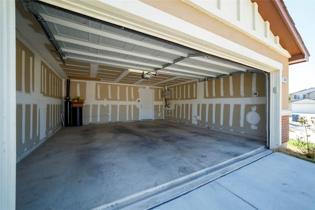 10126 Relic Oaks, San Antonio, TX 78240 - garage featuring a garage door opener
