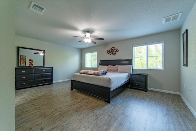 10126 Relic Oaks, San Antonio, TX 78240 - bedroom with wood finished floors, a ceiling fan, and a textured ceiling