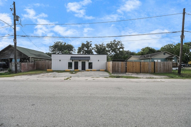 7208 Helmers St, Houston, TX 77022 - view of front facade