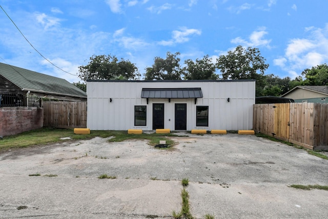 7208 Helmers St, Houston, TX 77022 - view of outbuilding featuring uncovered parking