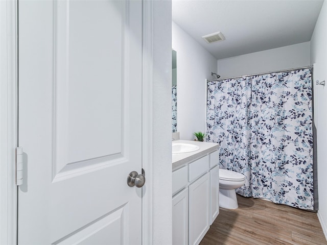 114 Austin Rd, Angleton, TX 77515 - full bath with vanity, wood finished floors, and curtained shower