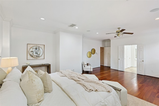 1423 Meadow Lakes Dr, Sugar Land, TX 77479 - bedroom with ornamental molding, wood finished floors, recessed lighting, and a ceiling fan
