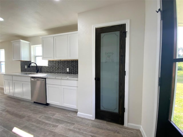 810 W Cattle Dr, Onalaska, TX 77360 - kitchen with dishwasher, decorative backsplash, light wood-style floors, white cabinets, and recessed lighting