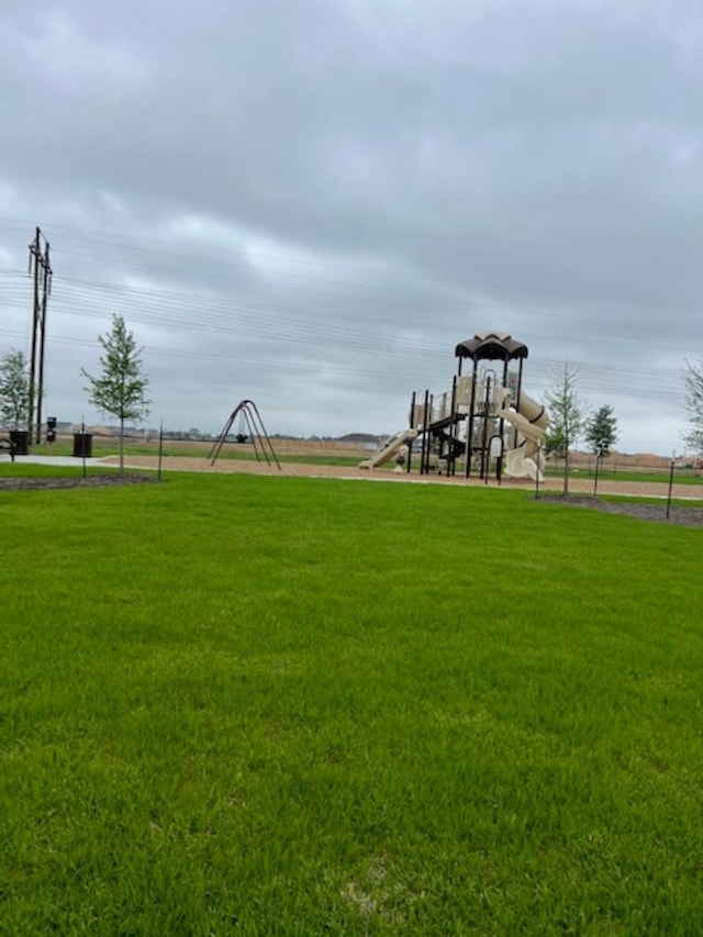4127 Neches Bend Dr, Baytown, TX 77521 - view of grassy yard