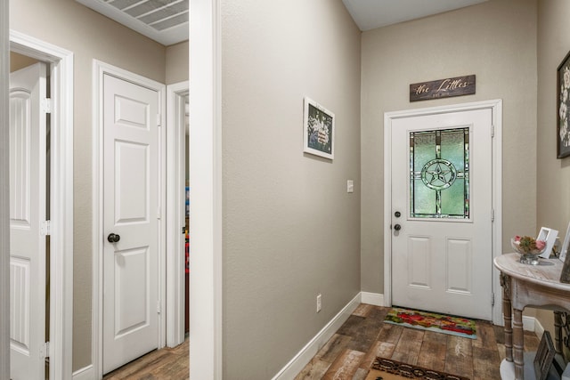 6112 Guyler St, Wallis, TX 77485 - foyer entrance with wood finished floors and baseboards