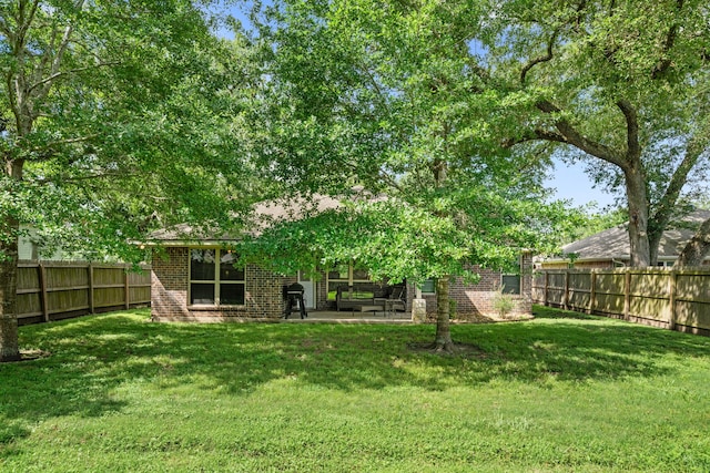 6112 Guyler St, Wallis, TX 77485 - fenced backyard with a patio area