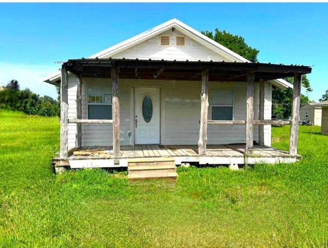 1112 1st St, Hempstead, TX 77445 - view of front of house featuring a front lawn and covered porch