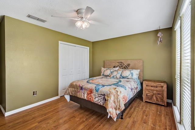 4957 Shadowbend Dr, Corpus Christi, TX 78413 - bedroom with wood finished floors, a closet, and a ceiling fan