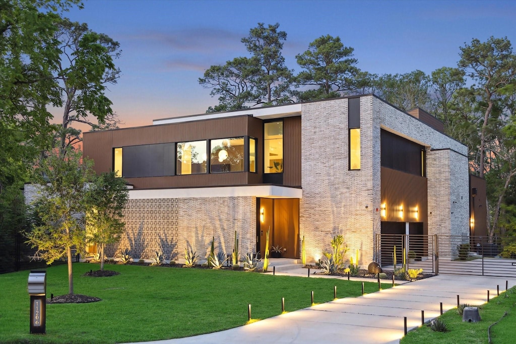 11206 Tyne Ct, Houston, TX 77024 - photo 1