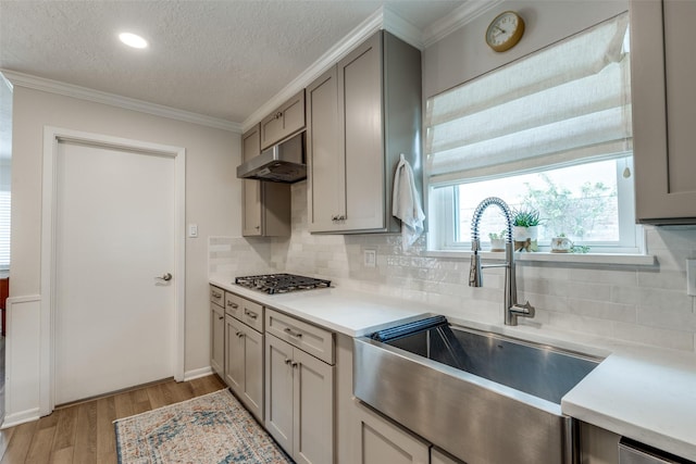 2827 Fontana Dr, Houston, TX 77043 - kitchen featuring under cabinet range hood, stainless steel gas cooktop, light countertops, a textured ceiling, and gray cabinetry