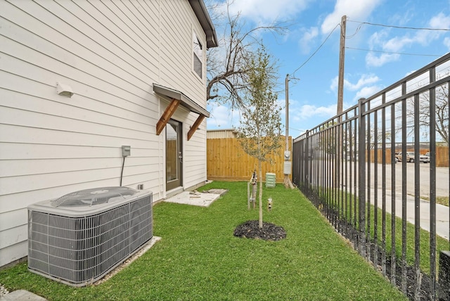 2504 W Tidwell Rd Unit C, Houston, TX 77091 - view of yard