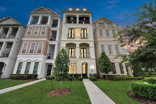 3711 Somerset Commons Ln, Houston, TX 77055 - view of front of home featuring french doors, a front yard, and a balcony