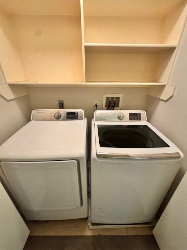 2702 Dovewood Ln, Spring, TX 77373 - washroom with washing machine and clothes dryer
