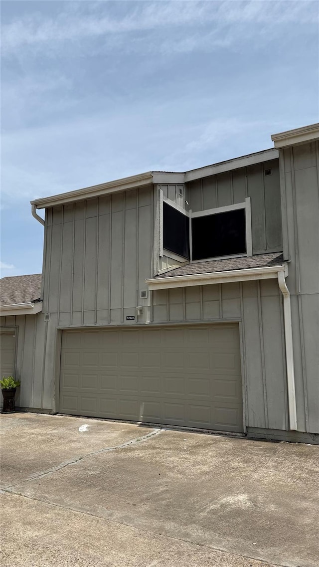12922 Wirevine Ln, Houston, TX 77072 - garage with driveway