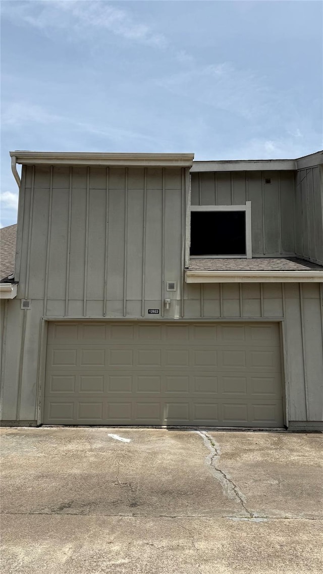 12922 Wirevine Ln, Houston, TX 77072 - view of garage