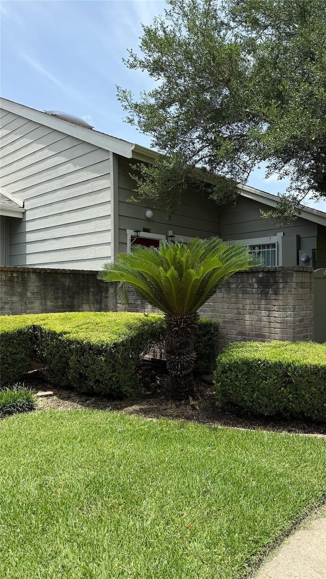 12922 Wirevine Ln, Houston, TX 77072 - view of grassy yard