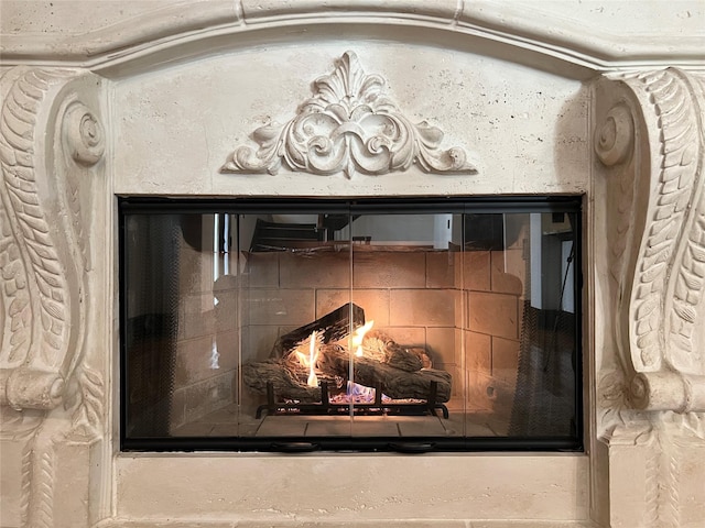 1241 W 24th St Unit C, Houston, TX 77008 - detailed view of decorative backsplash and a lit fireplace