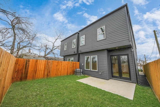 4415 Coke St Unit B, Houston, TX 77020 - rear view of property featuring a patio area and a fenced backyard