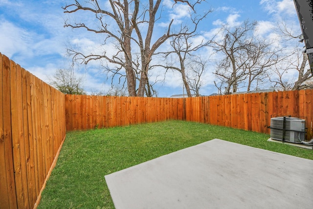 4415 Coke St Unit B, Houston, TX 77020 - fenced backyard featuring a patio
