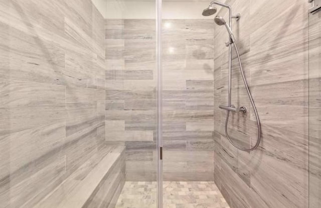4041 Leeland St, Houston, TX 77023 - full bath featuring tiled shower
