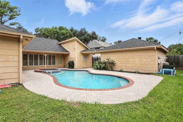 2618 Fontana Dr, Houston, TX 77043 - view of swimming pool featuring a pool with connected hot tub and a patio