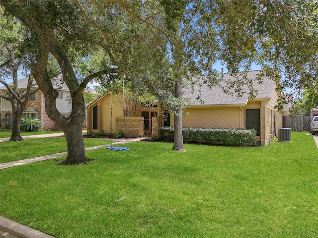 2618 Fontana Dr, Houston, TX 77043 - view of front of property with a shingled roof and a front yard