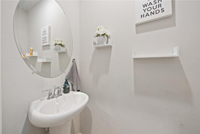 4427 Silvergrass Ln, Katy, TX 77493 - bathroom with a sink