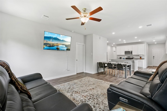 16934 Needlepoint Dr, Conroe, TX 77302 - living room featuring a ceiling fan, light wood-style flooring, and recessed lighting