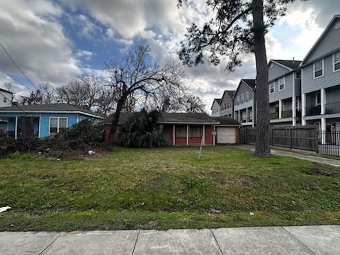 1240 W 26th St, Houston, TX 77008 - photo 1