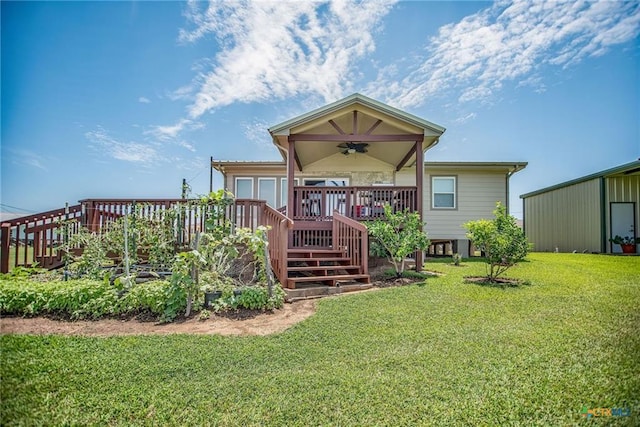 40 Sailfish Lndg, Port Lavaca, TX 77979 - rear view of property with a ceiling fan, a lawn, and a deck