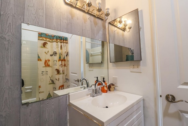 7264 Regency Square Ct, Houston, TX 77036 - bathroom with vanity and shower / tub combo