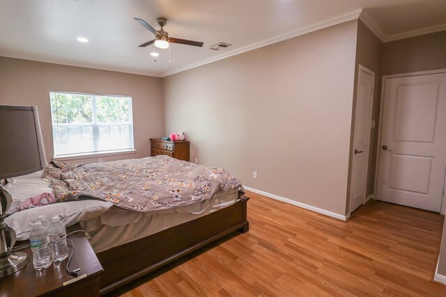 7264 Regency Square Ct, Houston, TX 77036 - bedroom with light wood-style floors, crown molding, recessed lighting, and ceiling fan